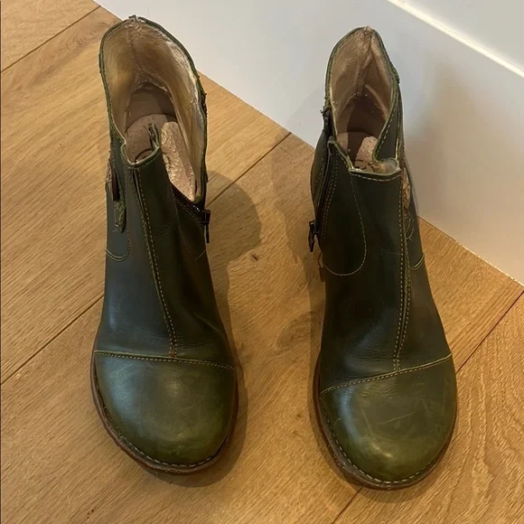 El Naturalista Green Leather Ankle Boots w side zip. Size 41 (size 10). - Picture 5 of 11